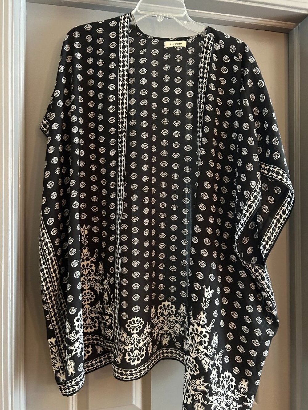 JACKET-BLACK & WHITE